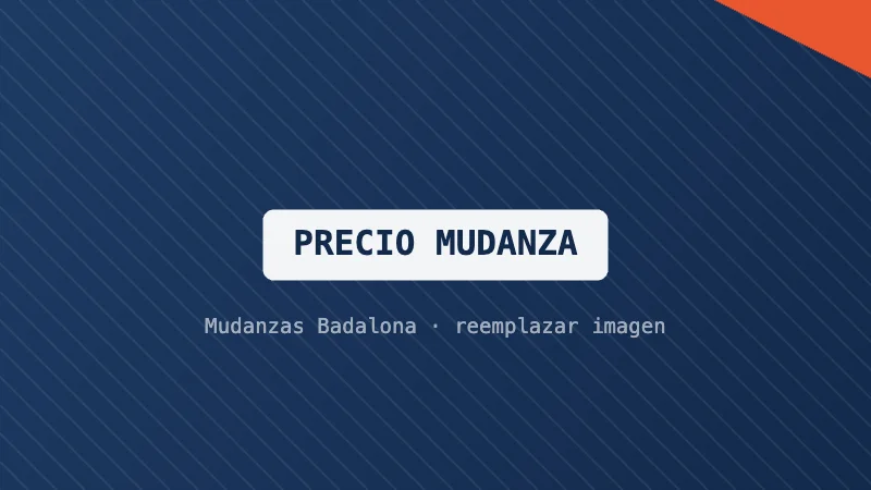 Cajas de mudanza numeradas y muebles embalados listos para cargar